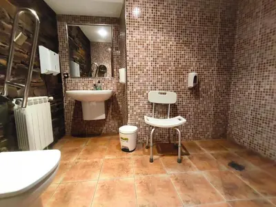 a washer and dryer in a small bathroom at Albergue Val de Samos in Samos
