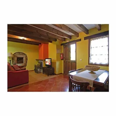 a living room with a table and a couch at Apartamento La Casa del Abuelo Justo in Miñagón