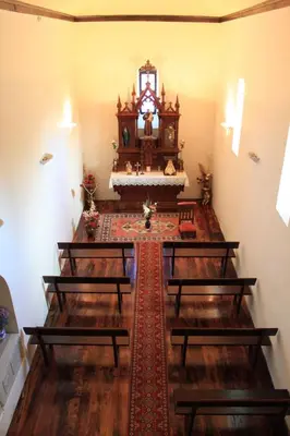an altar in a church with pews in a room at Pazo Torre Do Barrio in Loseiro