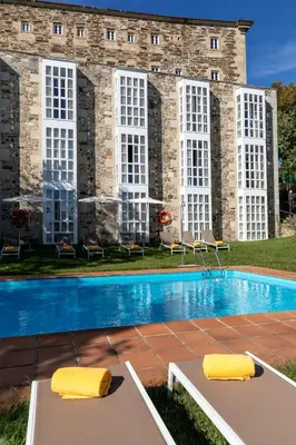 a building with a swimming pool in front of a building at Parador de Monforte de Lemos in Monforte de Lemos