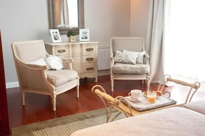 a living room with two chairs and a dresser at Inicia Cruceiro do Galo in Santiago de Compostela