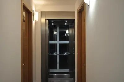 a black elevator in a hallway at Pons Minea in Portomarin
