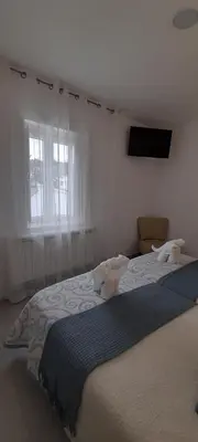 a bedroom with a large bed with a window at Pensión Mar in Portomarin