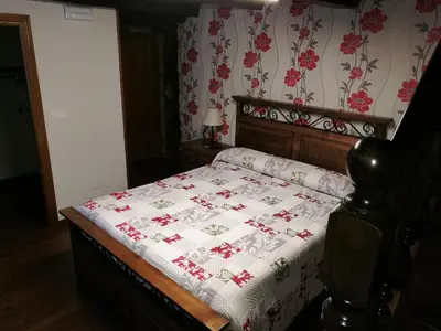a bedroom with a bed with a quilt on it at Casa de los Somoza in Melide