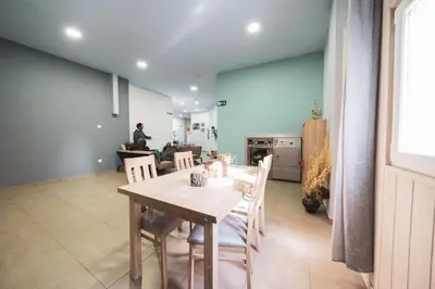 a dining room table and chairs in a room at Albergue Barullo - Cubículos - Literas - Habitaciones in Sarria