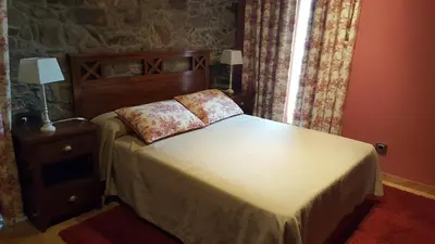 a bedroom with a bed and a window at Casa da Paioca in Paleo