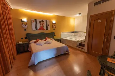 a bedroom with a bed and a bath tub at Motel Acropolis in Camponaraya