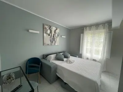 a bedroom with a bed and a chair and a desk at Hotel Amadora - Admite mascotas in Barreiros
