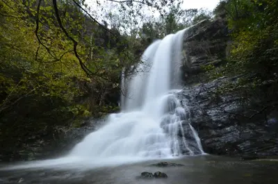 a waterfall in the middle of a river at Hotel Amadora - Admite mascotas in Barreiros