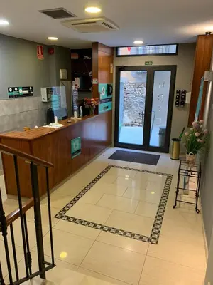 a lobby with a waiting room with a reception desk at Hotel Los Templarios in Ponferrada