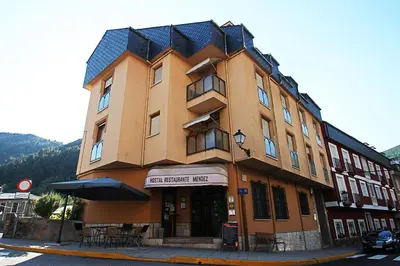 a large building with a restaurant on a street at Hostal Restaurante Méndez in Villafranca del Bierzo