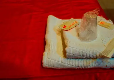 a pair of gloves sitting on top of a towel at Hotel Ramos in Silleda