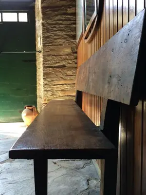 a wooden bench sitting in front of a building at Casa Licerio in Samos