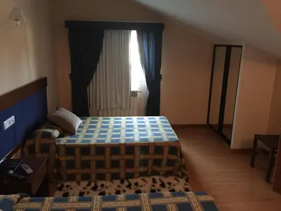 a bedroom with two beds and a window at Hotel Santa Cruz in Montaos