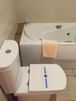 a bathroom with a toilet and a bath tub at Hotel Santa Cruz in Montaos