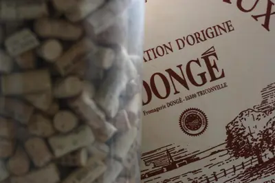 a bottle of onion dancing dance next to a pile of breadsticks at Hotel Pontes do Eume in Puentes de García Rodríguez