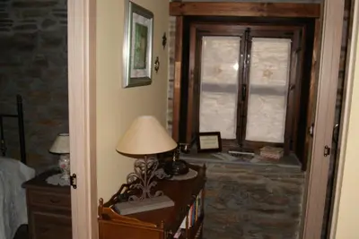 a bedroom with a lamp on a table and a window at Casa Bell in Manzanedo de Valdueza