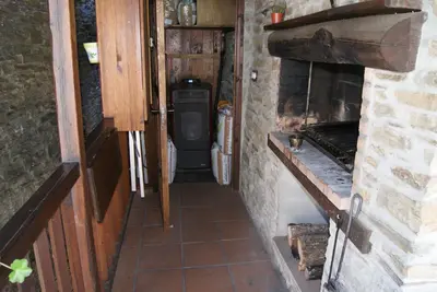 a hallway of a kitchen with a stove in a room at Casa Bell in Manzanedo de Valdueza