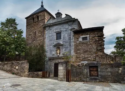 an old stone building with a tower on top of it at Casa de Abril 1 in San Cristóbal de Valdueza
