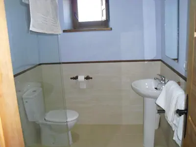 a bathroom with a toilet and a sink at La Candela in Rabanal del Camino