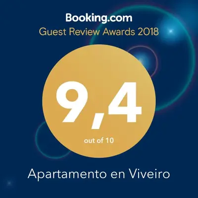 a sign that reads quest review awards with a yellow circle at Apartamento con balcón in Viveiro