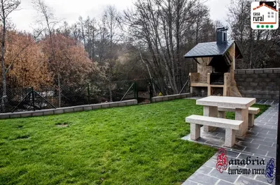 a park with a bench and a bird house at Casa Rural 