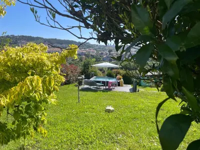 a garden with a table and a grill in the grass at Gloria's Design House in Santiago de Compostela