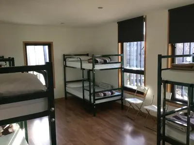 a room with two beds with black and white sheets at Linar Do Rei in Linares