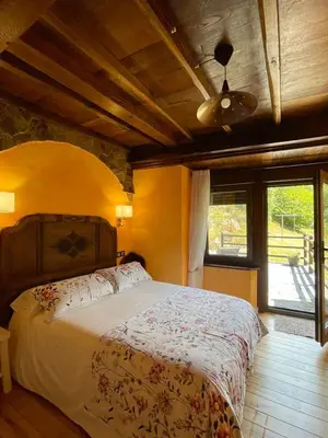 a bedroom with a large bed in a room at Casa Rural Chao de Castro in Ríodeporcos