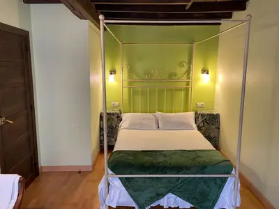 a bed with a metal frame in a room at Hotel y apartamentos rurales L'Anceo in Cibuyo