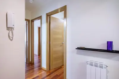 a hallway with a wooden door in a room at Apartamento Lua in Milladoiro