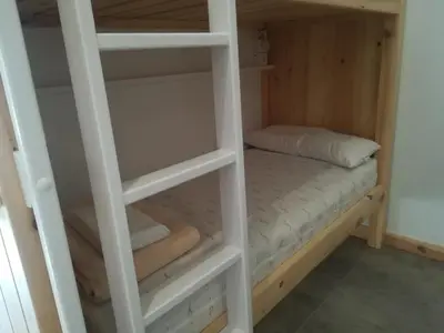 a bunk bed in a room with a bunk bed in a room at Albergue Milladoiro in Milladoiro