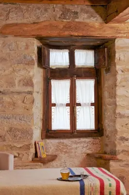 a window in a room with a table with a candle at Casa Pepa Hotel Rural in Santa Colomba de Somoza