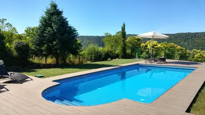 a large swimming pool in a yard with afficient sqorsenalsenalsenalsenalsenal at San Andres Ferienhaus mit Gästehaus in Parada del Sil