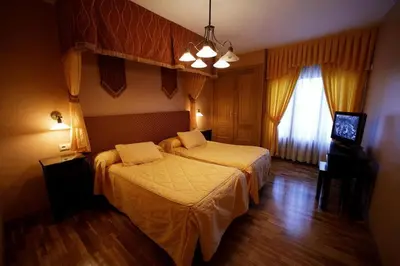 a hotel room with a bed and a television at Posada Real La Yensula in El Puente