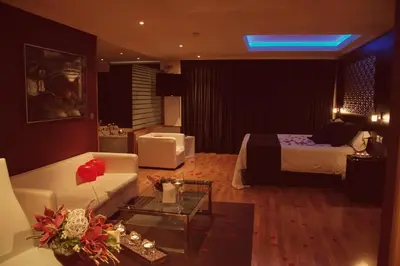 a hotel room with a bed and a couch at Motel Paraiso in Outeiro de Rei
