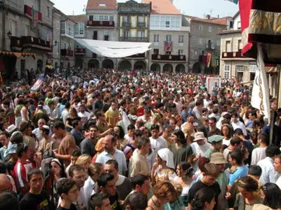 a large crowd of people standing in a street at Loft Medieval in Ribadavia