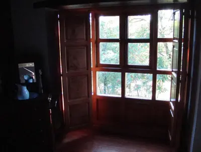an open door with a window in a room at Casa dos Pedrouzos in Doncos