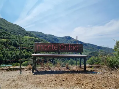a sign that says monte ordino sitting on a bench at Casa de Forno in Queijadoiro