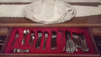 a red tray with forks and spoons and a plate at Villa con piscina en Pantòn Ribeira Sacra Galicia Ideal para familias in Pantón
