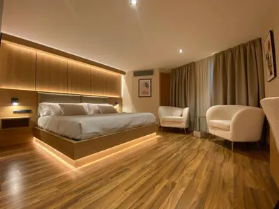 a hotel room with a bed and a chair at Hostal RIO SELMO in Ponferrada