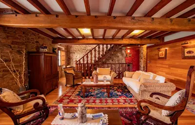 a living room with a couch and a table at Casa do Mudo in Cervo