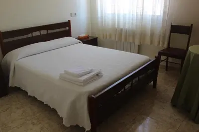a bedroom with a bed with towels on it at O Cruceiro in Puentedeume