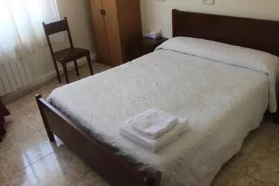a bedroom with a bed with two towels on it at O Cruceiro in Puentedeume