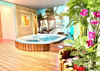 a jacuzzi tub in the middle of a patio at Hotel Spa Galatea in Burela de Cabo