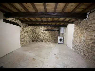 a room with a stone wall and a microwave at Casa das Pozas in Distriz