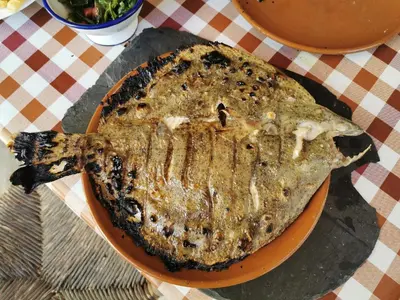 a pie on a plate on a table at Casa do Catalán - Casa completa - Navia de Suarna in Navia de Suarna