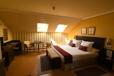 a hotel room with a bed and a table at Hotel MIRAVALLE in Ourense