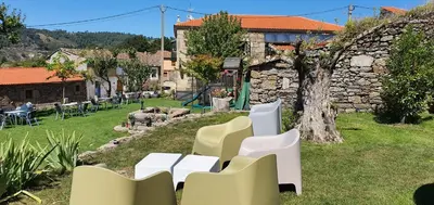 a group of white chairs sitting in a yard at Casa Grande de Cristosende in Cristosende
