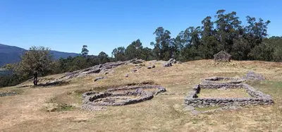 a stone building on top of a hill at Outeiro de Setecamiños in Cuntis